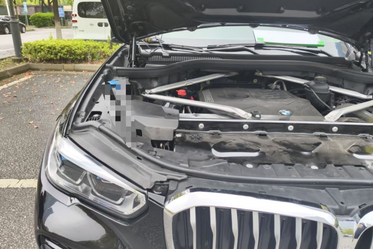 Used BMW X5 2022 xDrive 30Li Luxury M Sport Package Engine Bay Right