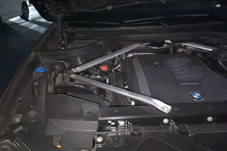Used BMW X5 2022 Restyled xDrive 40Li M Sport Package Engine Bay Right