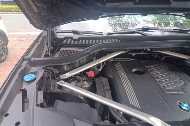Used BMW X5 2022 xDrive 40Li Luxury Edition M Sport Package Engine Bay Right