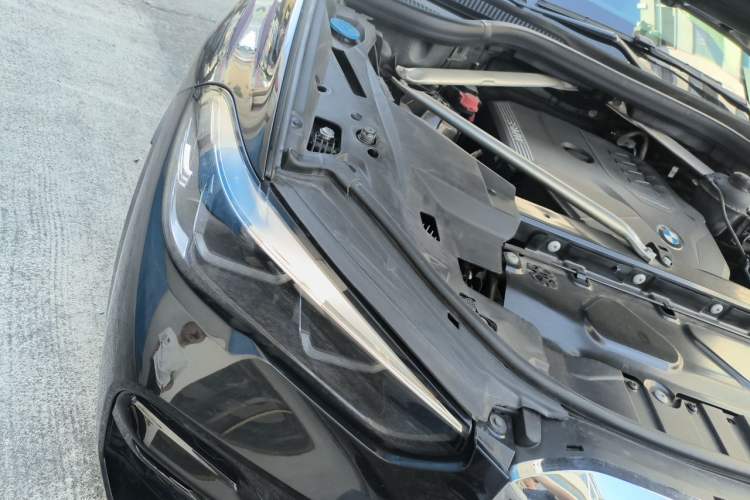 Used BMW X5 2022 xDrive30i M Sport Package Engine Bay Right