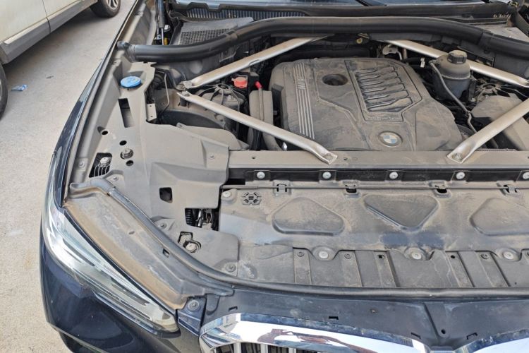 Used BMW X5 2022 xDrive40i Luxury Edition M Sport Package Engine Bay Right