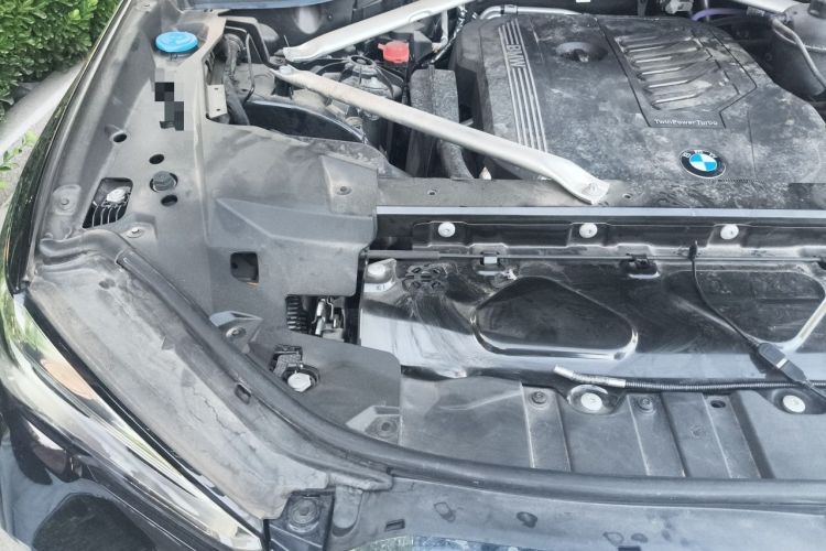 Used BMW X5 2022 xDrive 40Li M Sport Package Engine Bay Right