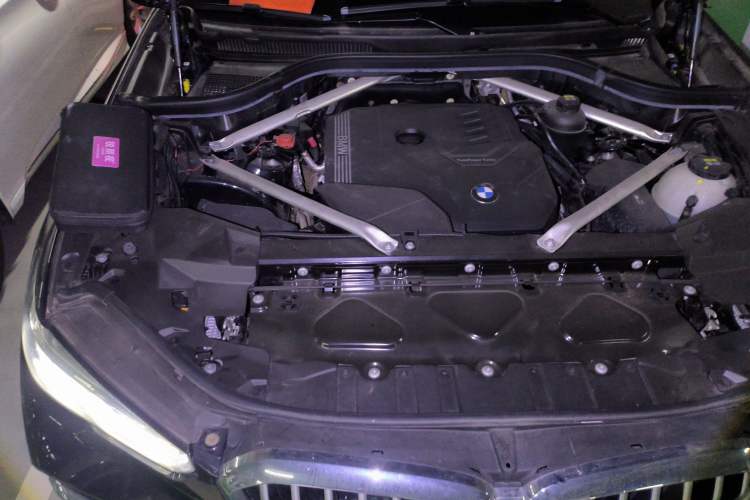Used BMW X5 2022 xDrive 30Li M Sport Package Engine Bay Right
