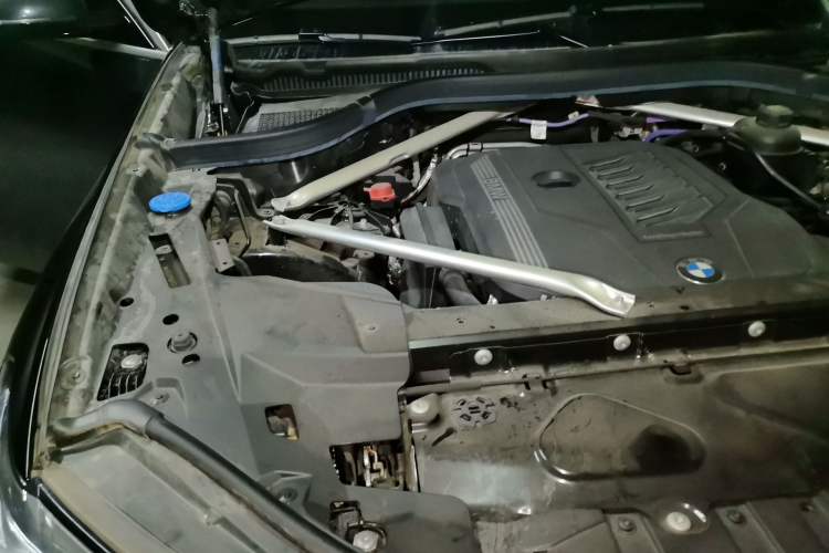 Used BMW X5 2022 Restyled xDrive 40Li Luxury Edition M Sport Package Engine Bay Right