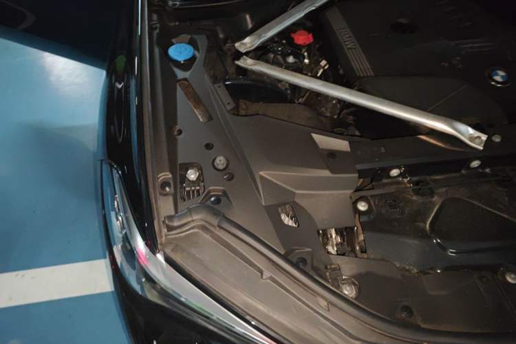 Used BMW X5 2022 Restyled xDrive 30Li M Sport Package Engine Bay Right