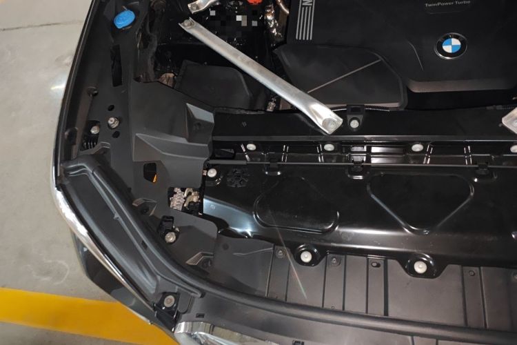 Used BMW X5 2022 xDrive 30Li Luxury M Sport Package Engine Bay Right