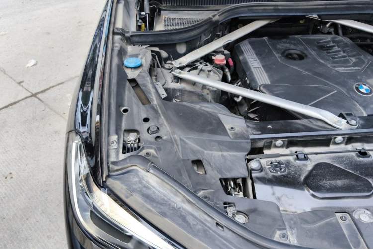 Used BMW X5 2022 xDrive 30Li Luxury M Sport Package Engine Bay Right