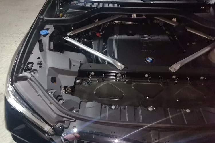 Used BMW X5 2022 xDrive 40Li M Sport Package Engine Bay Right