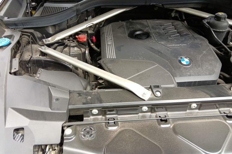 Used BMW X5 2022 xDrive 30Li M Sport Package Engine Bay Right