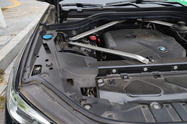 Used BMW X5 2022 xDrive 30Li Luxury M Sport Package Engine Bay Right