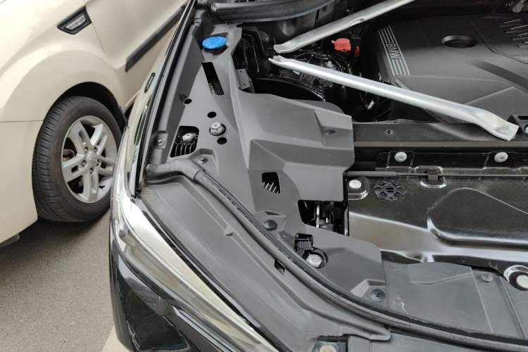 Used BMW X5 2022 xDrive 30Li M Sport Package Engine Bay Right