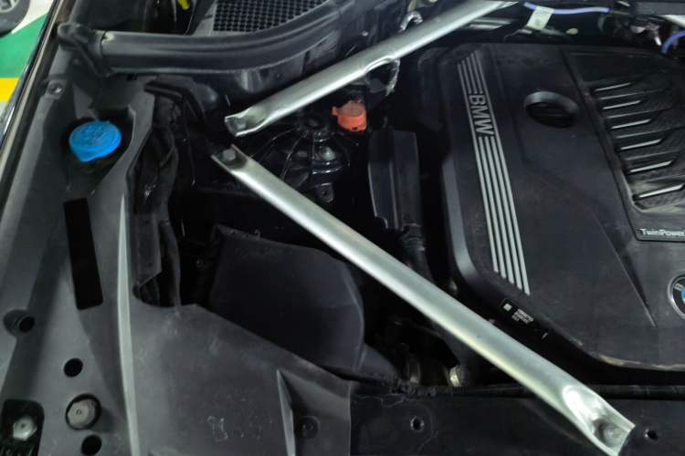Used BMW X5 2022 xDrive 40Li M Sport Package Engine Bay Right