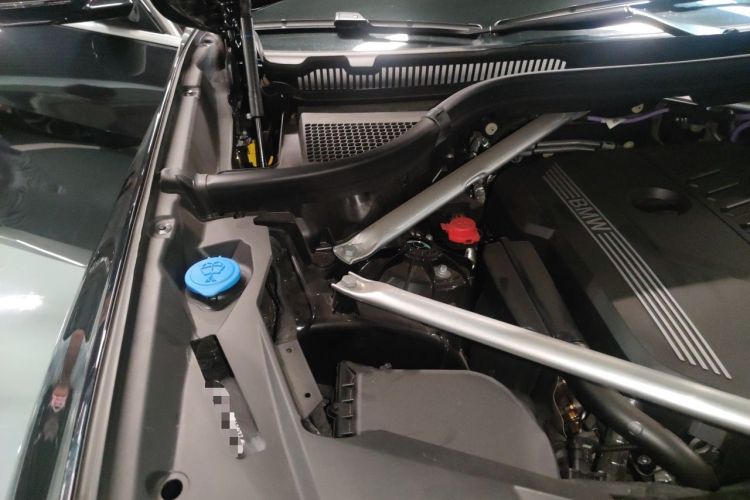 Used BMW X5 2022 Restyled xDrive 40Li Luxury Edition M Sport Package Engine Bay Right
