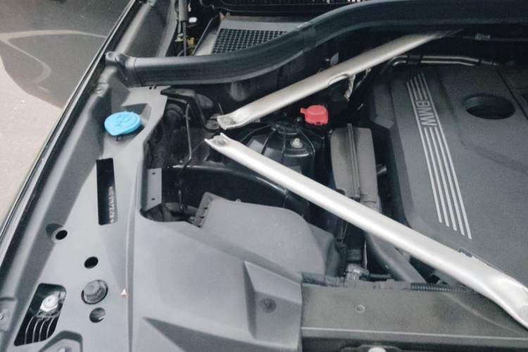 Used BMW X5 2022 Restyled xDrive 40Li M Sport Package Engine Bay Right