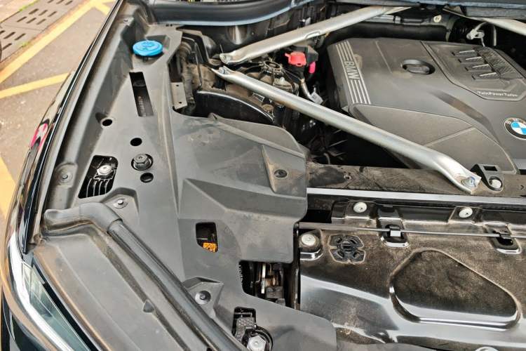 Used BMW X5 2022 Restyled xDrive 30Li Luxury Version M Sport Package Engine Bay Right