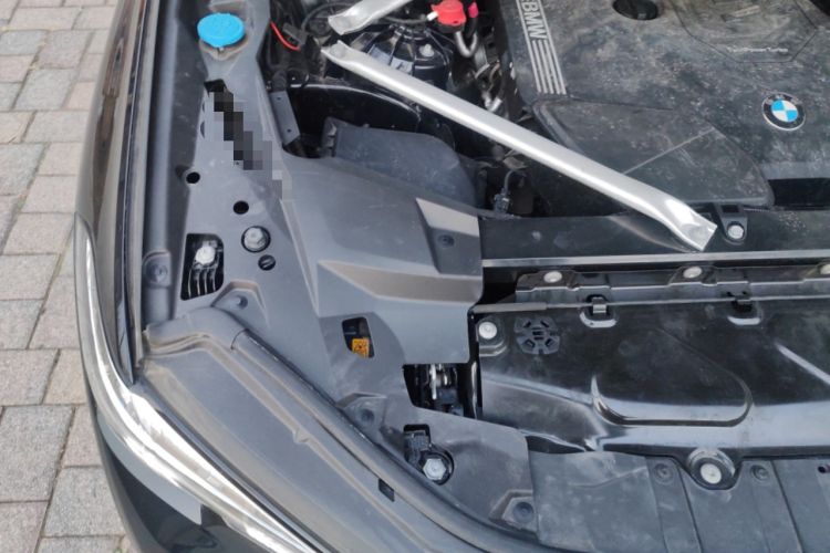 Used BMW X5 2022 xDrive 30Li Luxury M Sport Package Engine Bay Right