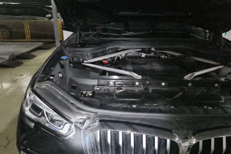 Used BMW X5 2022 Restyled xDrive 40Li M Sport Package Engine Bay Right
