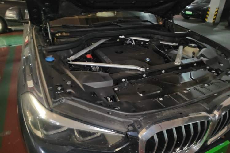 Used BMW X5 2022 xDrive30i M Sport Package Engine Bay Right