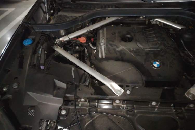 Used BMW X5 2022 xDrive 30Li M Sport Package Engine Bay Right