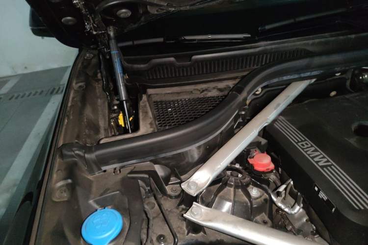 Used BMW X5 2022 Restyled xDrive 30Li Luxury Version M Sport Package Engine Bay Right