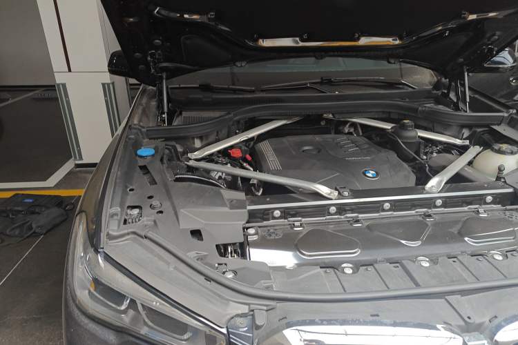 Used BMW X5 2022 Restyled xDrive 30Li Luxury Version M Sport Package Engine Bay Right