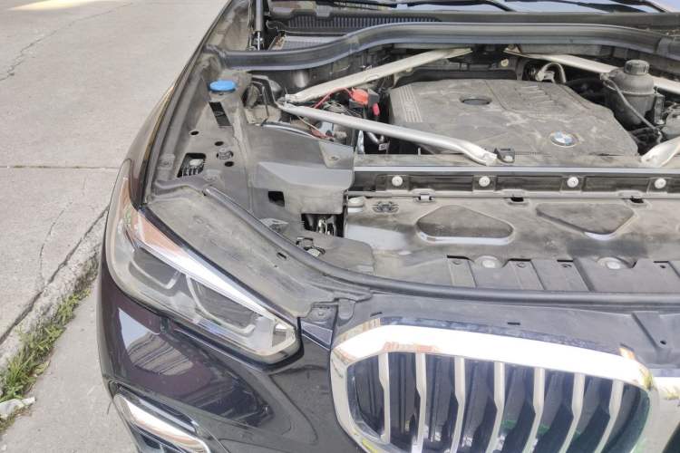 Used BMW X5 2022 xDrive 30Li M Sport Package Engine Bay Right