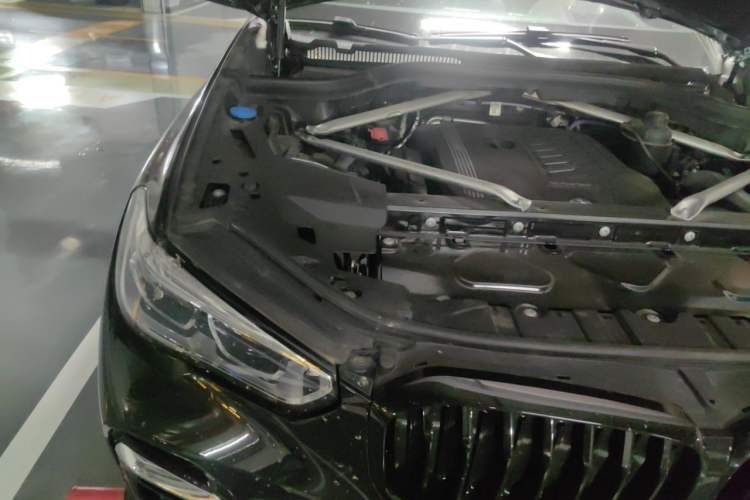 Used BMW X5 2022 Restyled xDrive 40Li M Sport Package Engine Bay Right