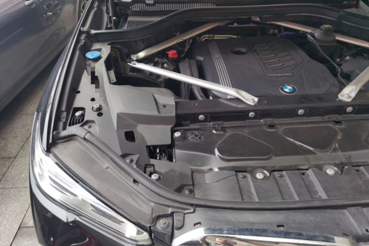 Used BMW X5 2022 xDrive 40Li Luxury Edition M Sport Package Engine Bay Right