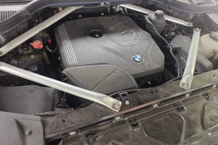 Used BMW X5 2022 Restyled xDrive 30Li Luxury Version M Sport Package Engine Bay Right