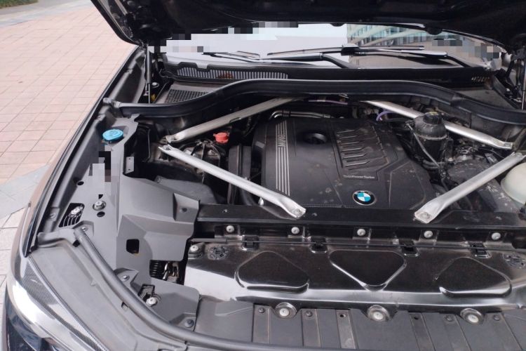Used BMW X5 2022 xDrive 40Li M Sport Package Engine Bay Right