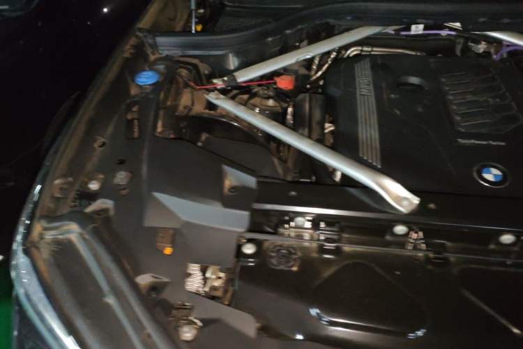 Used BMW X5 2022 xDrive 40Li M Sport Package Engine Bay Right