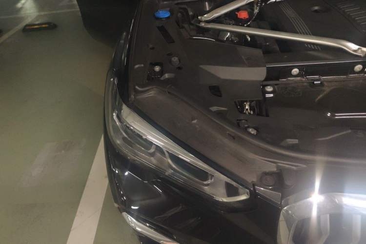 Used BMW X5 2022 xDrive 40Li M Sport Package Engine Bay Right