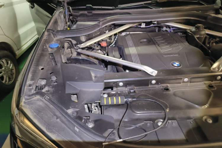 Used BMW X5 2022 Restyled xDrive 40Li M Sport Package Engine Bay Right