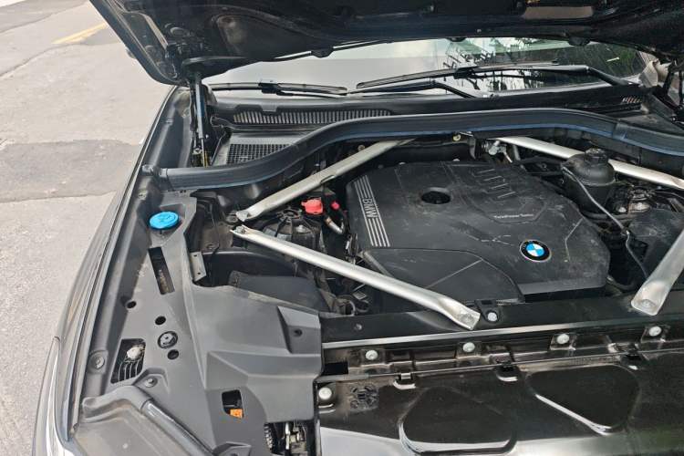 Used BMW X5 2022 Restyled xDrive 30Li Luxury Version M Sport Package Engine Bay Right
