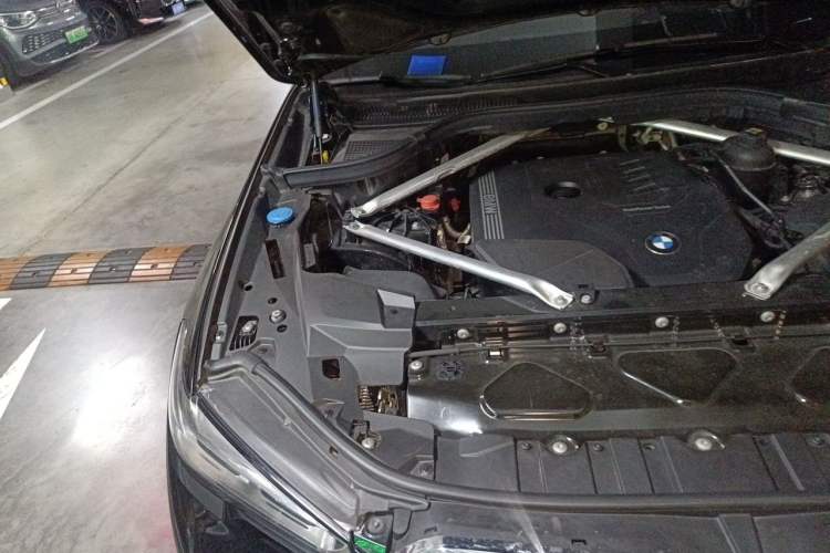 Used BMW X5 2022 Restyled xDrive 30Li Luxury Version M Sport Package Engine Bay Right