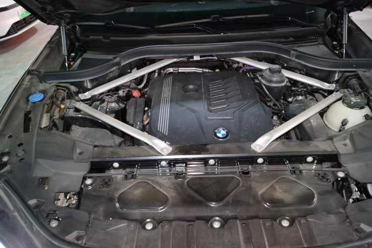Used BMW X5 2022 Restyled xDrive 40Li M Sport Package Engine Bay Right