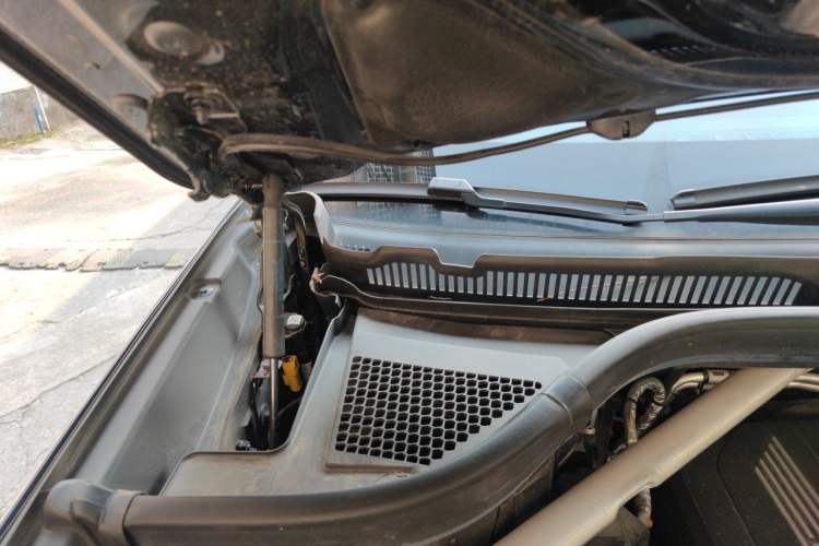 Used BMW X5 2022 xDrive 40Li M Sport Package Engine Bay Right