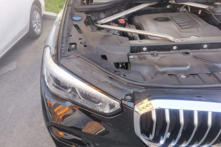 Used BMW X5 2022 xDrive40i Luxury Edition M Sport Package Engine Bay Right
