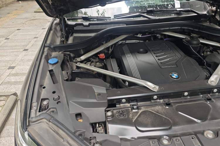 Used BMW X5 2022 Restyled xDrive 40Li Luxury Edition M Sport Package Engine Bay Right
