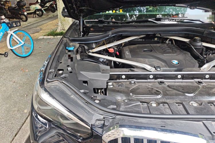 Used BMW X5 2022 Restyled xDrive 30Li M Sport Package Engine Bay Right