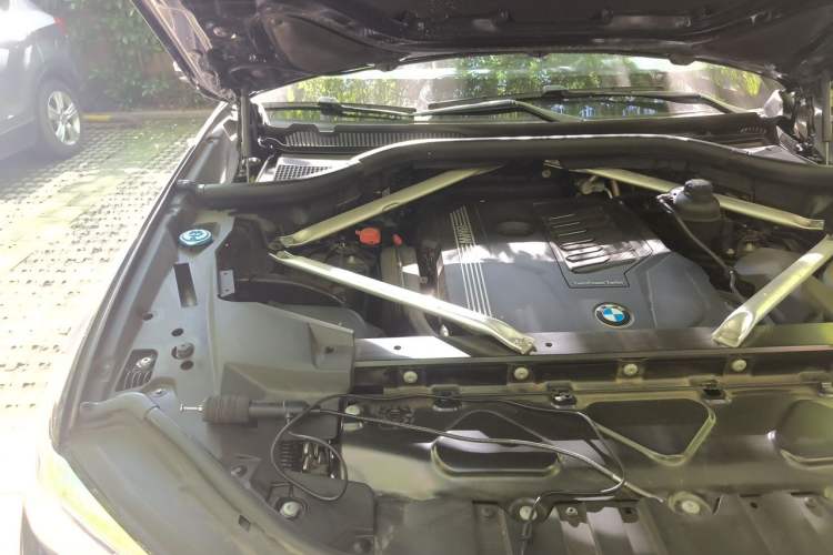 Used BMW X5 2022 xDrive40i M Sport Package Engine Bay Right