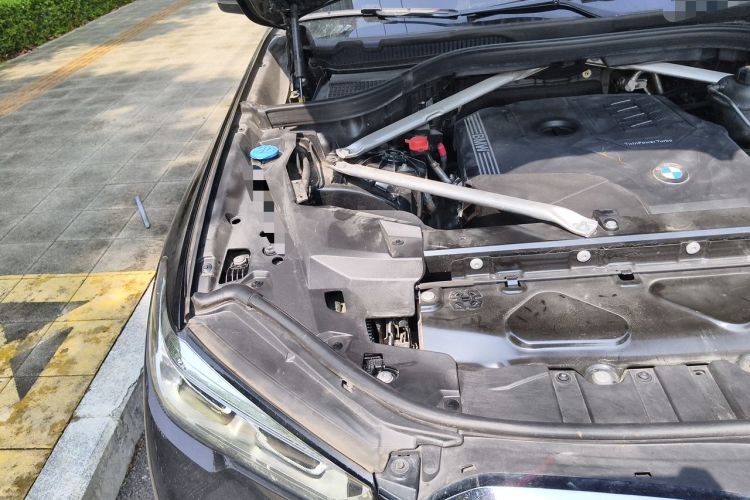 Used BMW X5 2022 xDrive 30Li Luxury M Sport Package Engine Bay Right
