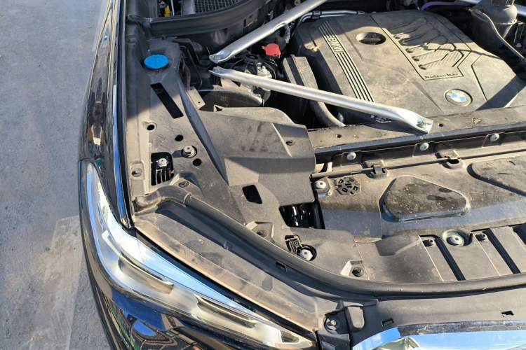Used BMW X5 2022 Restyled xDrive 40Li M Sport Package Engine Bay Right