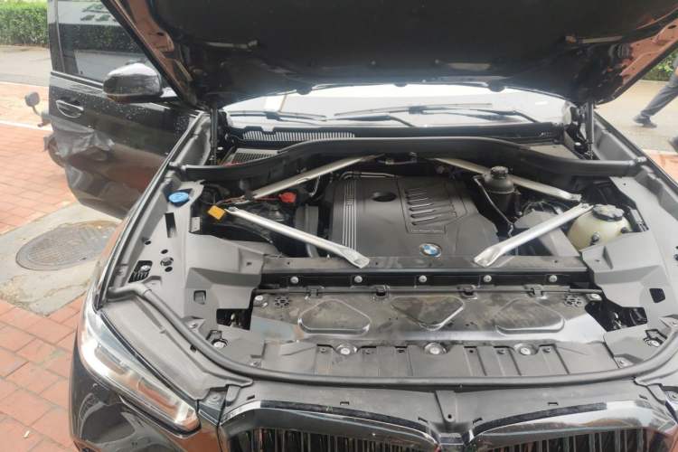 Used BMW X5 2022 Restyled xDrive 40Li Luxury Edition M Sport Package Engine Bay Right