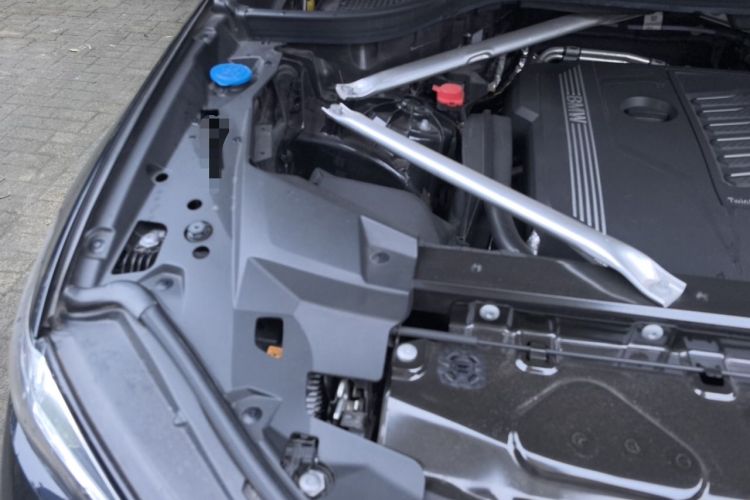 Used BMW X5 2022 Restyled xDrive 40Li Luxury Edition M Sport Package Engine Bay Right