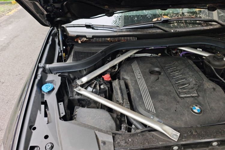 Used BMW X5 2022 Restyled xDrive 40Li M Sport Package Engine Bay Right