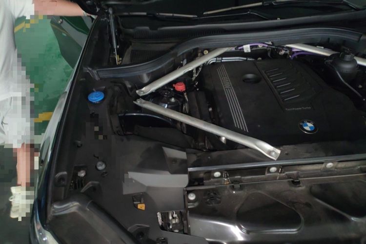 Used BMW X5 2022 xDrive 40Li M Sport Package Engine Bay Right
