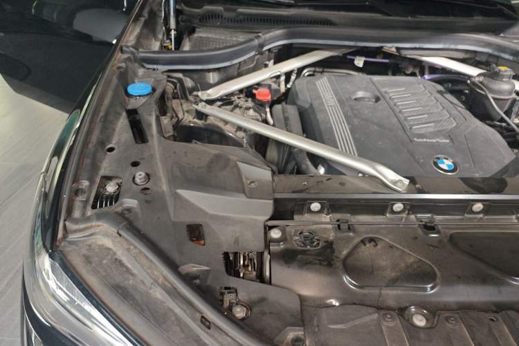 Used BMW X5 2022 xDrive 40Li M Sport Package Engine Bay Right