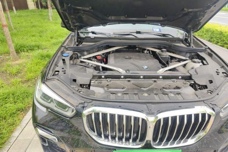 Used BMW X5 2022 xDrive 30Li M Sport Package Engine Bay Right