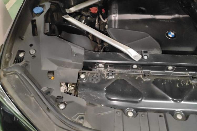 Used BMW X5 2022 xDrive 30Li Luxury M Sport Package Engine Bay Right